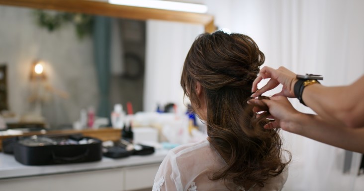 difference between cosmetologist and esthetician
