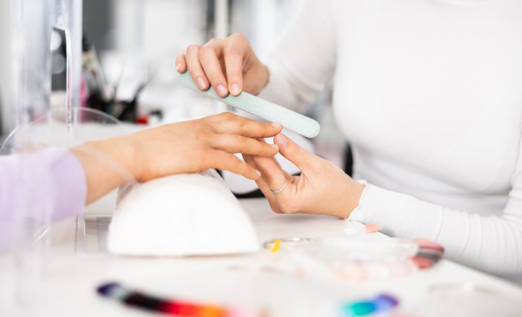 becoming a nail technician