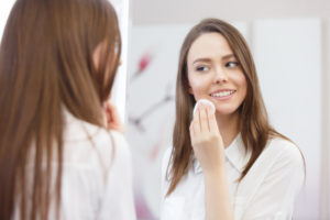 woman applying makeup