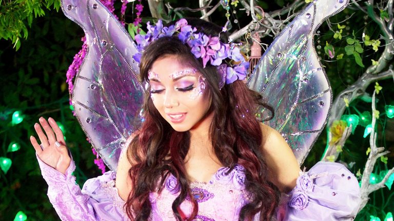 4 Adorably Not-So-Scary Halloween Makeup Looks to Try