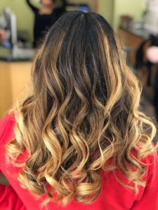 Curly bronde balayage