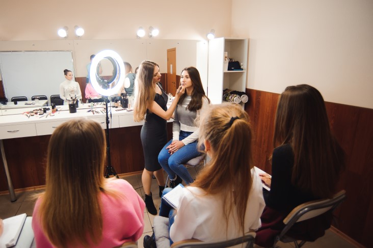 picking the right beauty school