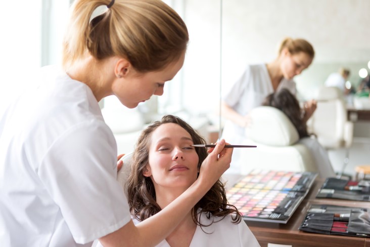 Choosing a cosmetology vocational school