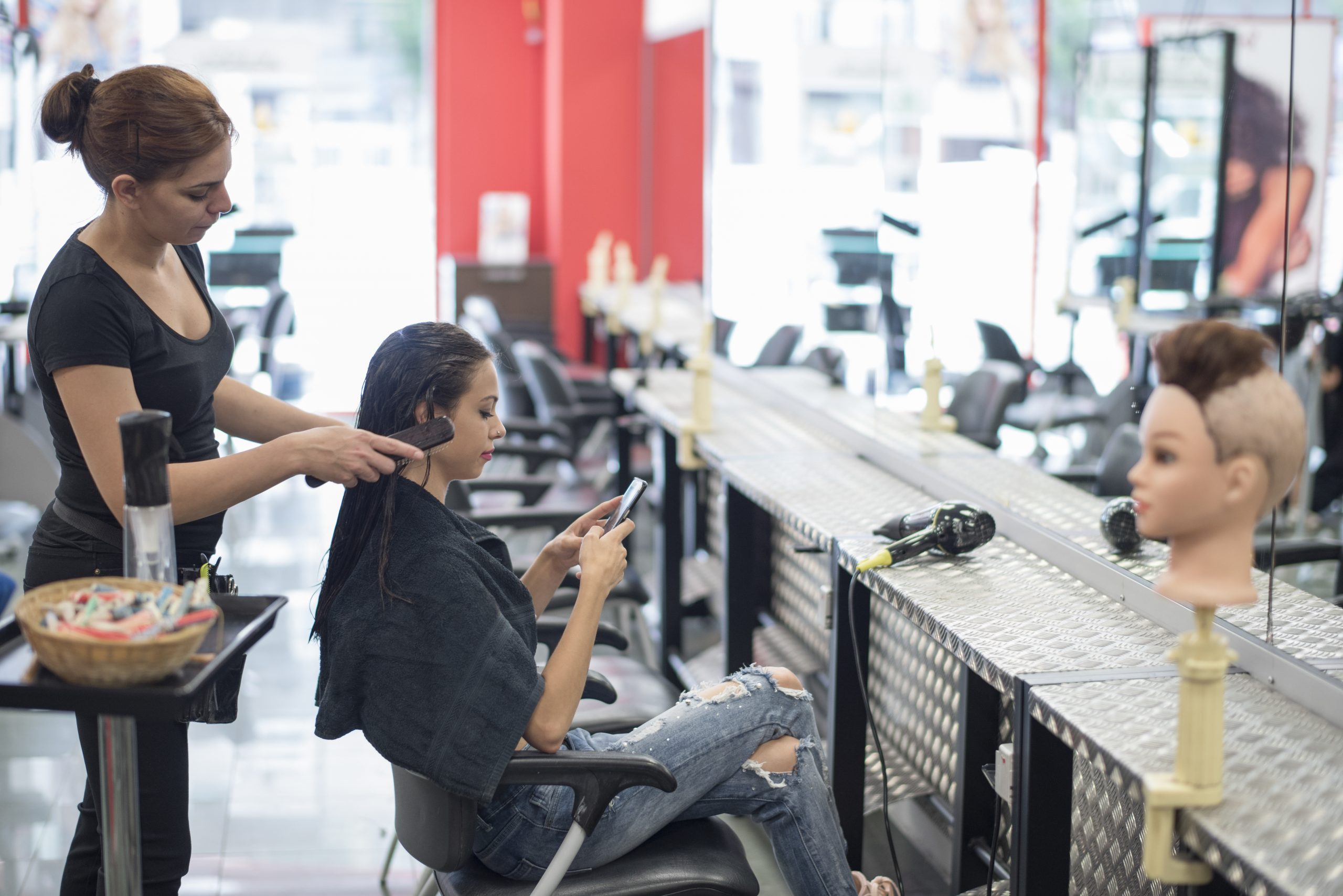 Student working on hair in beauty school