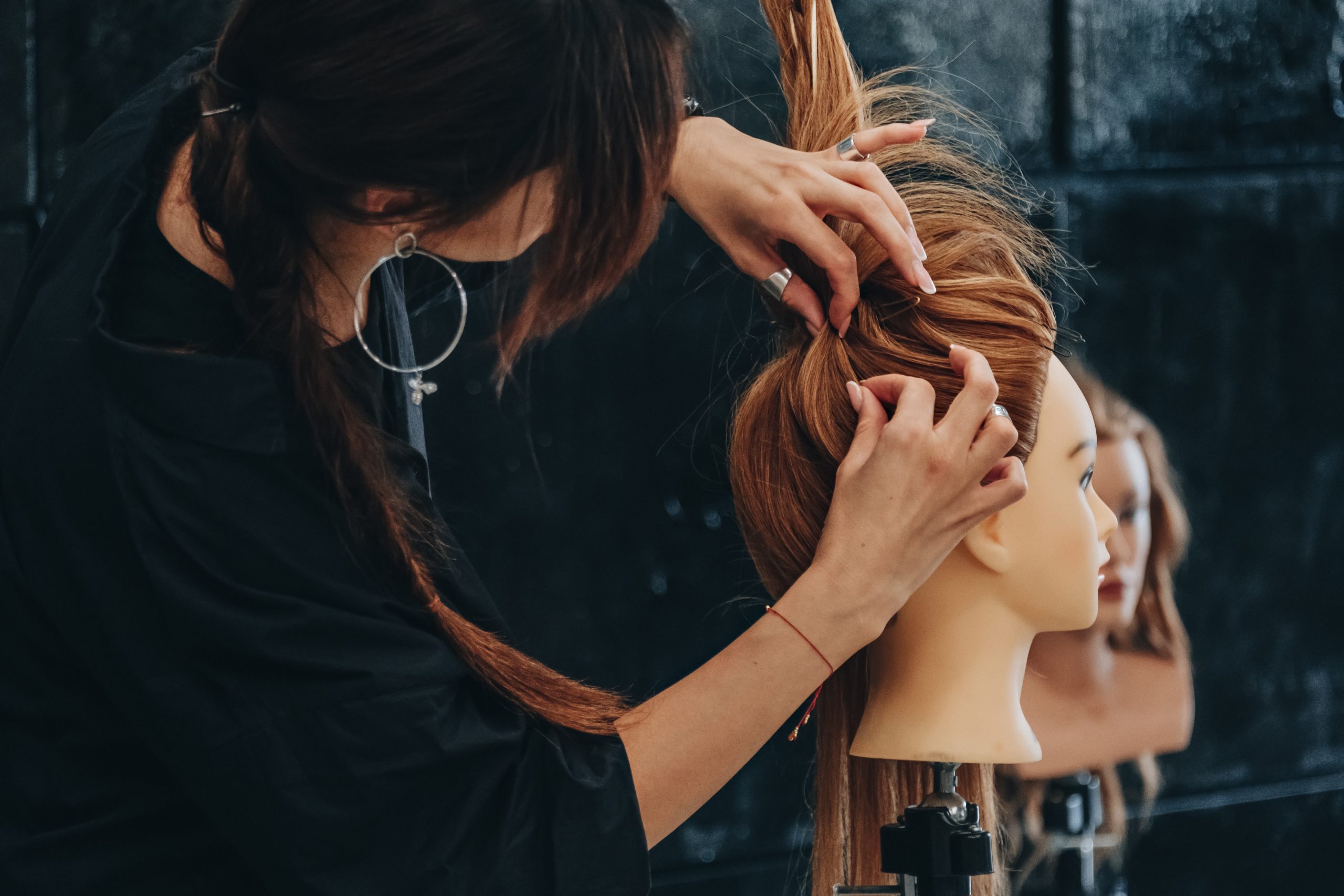 Hairstylist training on a mannequin