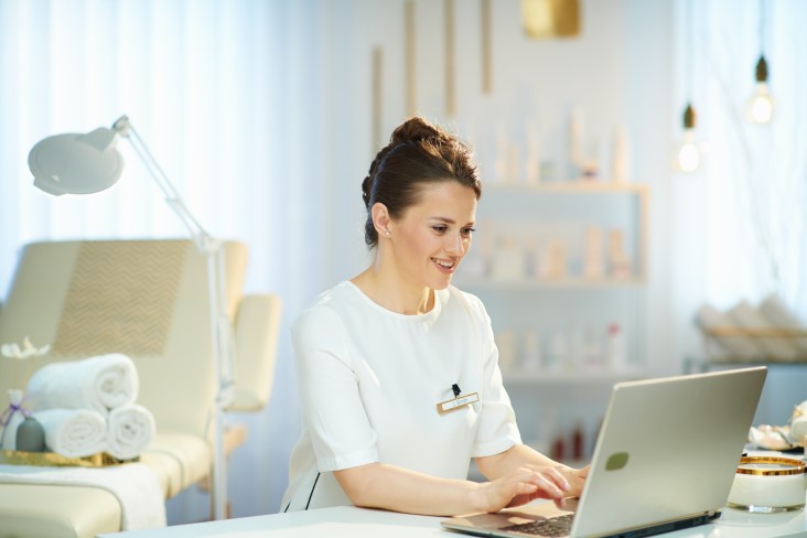  social media for cosmetologists