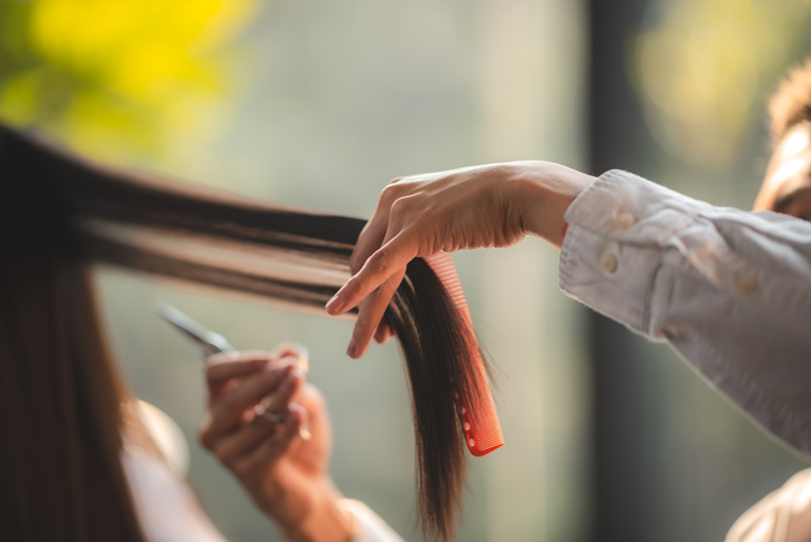 cutting-hair-in-campus-salon
