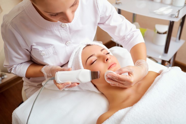 esthetician in the beauty industry